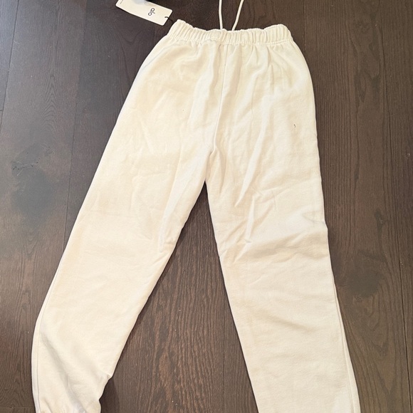 ALO Yoga White sweatpants - Picture 3 of 3